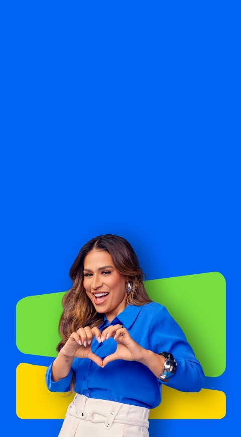 Cantora Simone Mendes com uma camisa azul fazendo um coração com as mãos