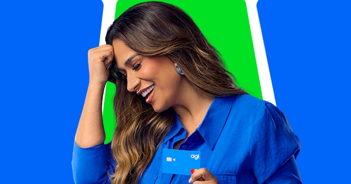 Cantora Simone Mendes com uma camisa azul