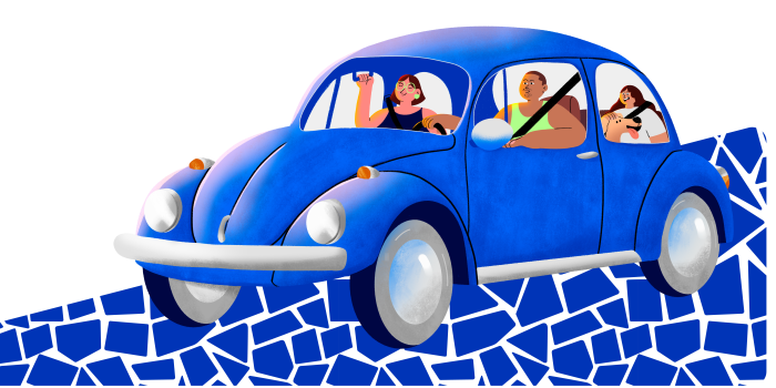 Ilustração colorida de um Fusca azul, com uma família dentro. A família é composta por 3 pessoas e um cachorro. Todos olham para a paisagem